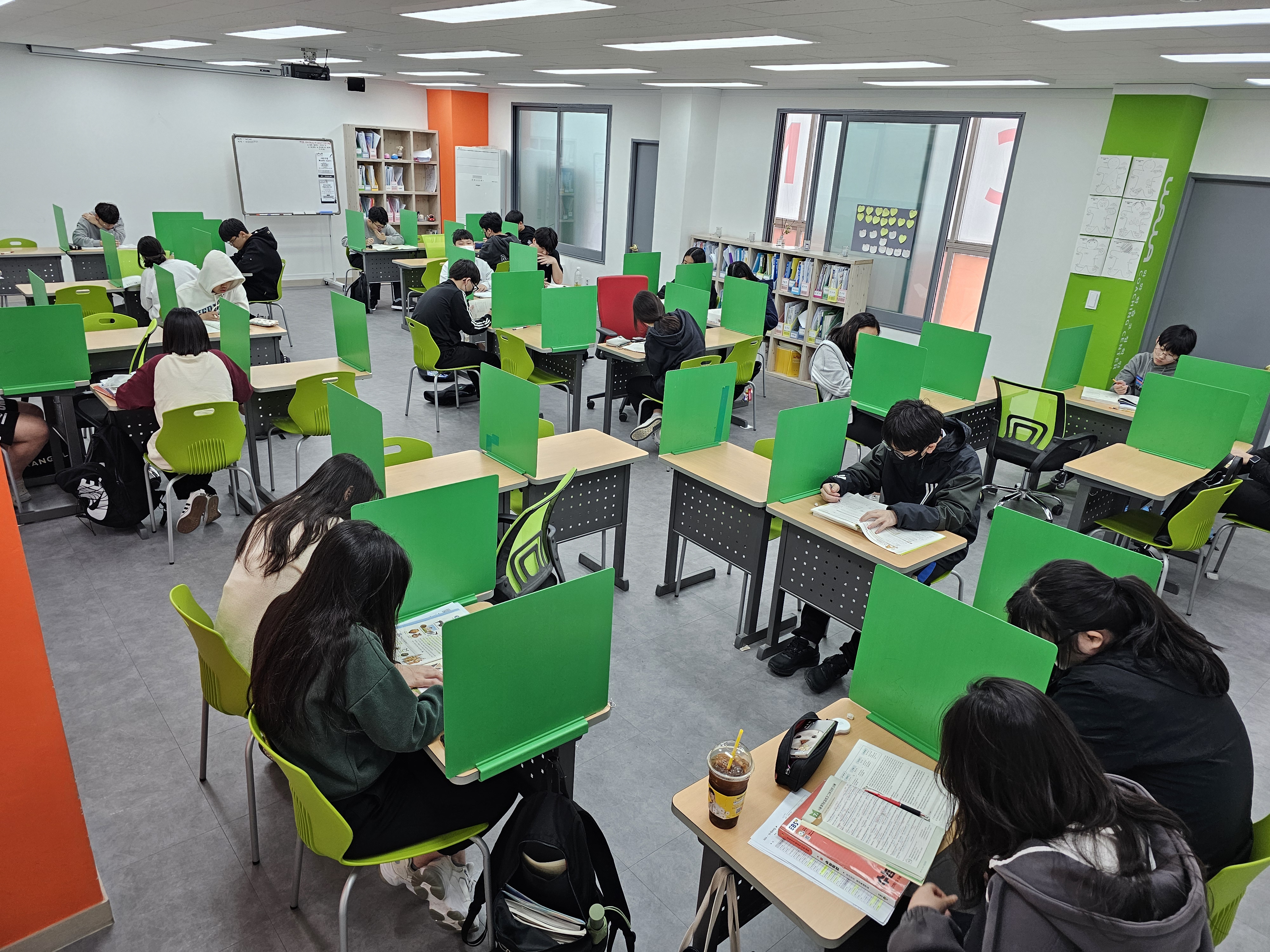 와와학습코칭학원 복대점 학습 공간 2
